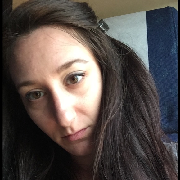 Meet your Posher, Nicole - Picture 1 of 1