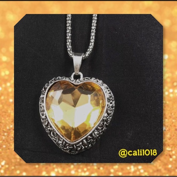‼️CLEARANCE‼️New Yellow Glass Heart Pendant