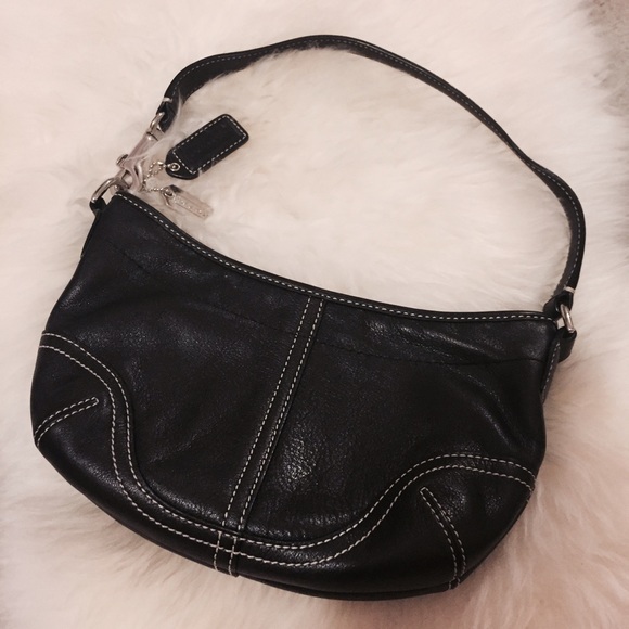 Coach Handbags - Coach classic black purse! 💖