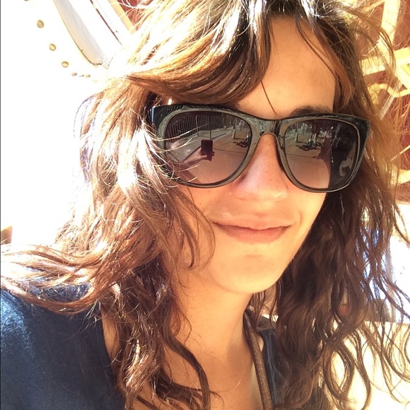 Meet your Posher, Caitlin - Picture 1 of 1