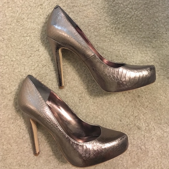 Brand new Bcbg heels!!👠