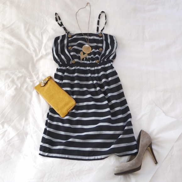 🙀NEW MARKDOWN!!!😻NWOT Black & Grey Striped Dress
