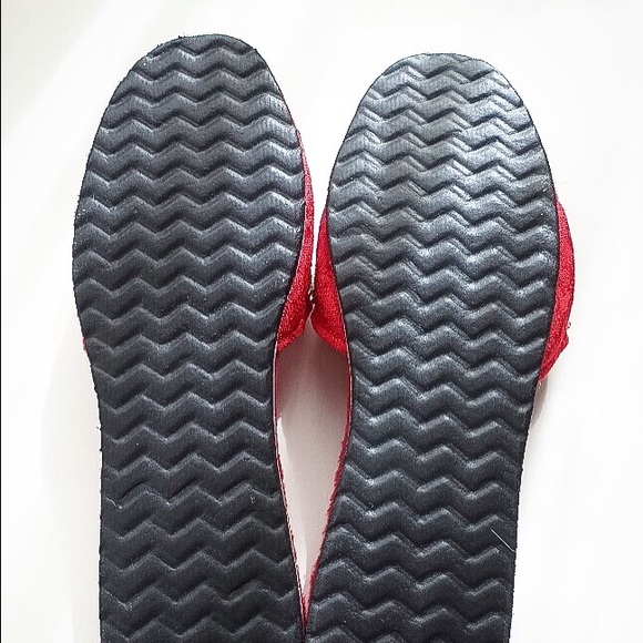 Vibrant " Alpombra" Slippers - Picture 2 of 4