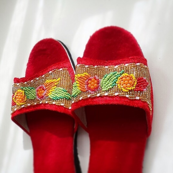 Vibrant " Alpombra" Slippers - Picture 3 of 4