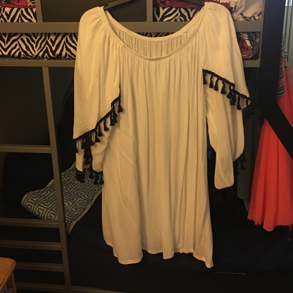 New dress never been worn. - Picture 1 of 2