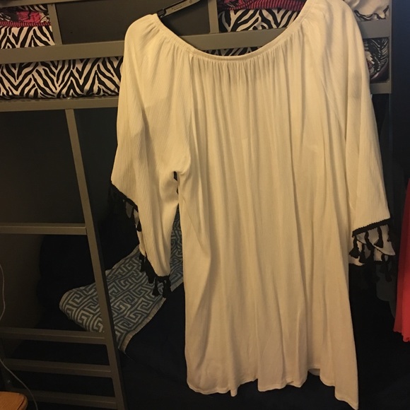 New dress never been worn. - Picture 2 of 2