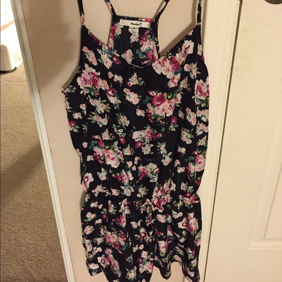 🚫SOLD🚫Floral romper - Picture 2 of 2