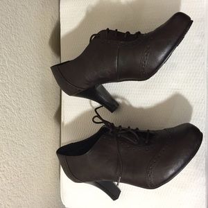 NWT Brown Low Heeled Oxfords