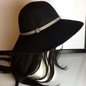 Wool wide-brimmed hat
