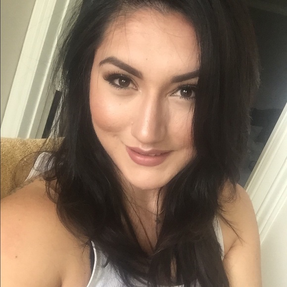 Meet your Posher, Yesi - Picture 1 of 1