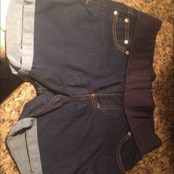 Maternity shorts