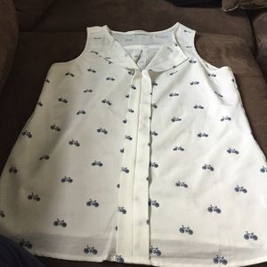Sleeveless blouse. Bicycle print.