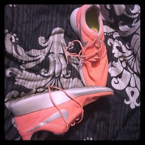 Nike Roshe Runs peach