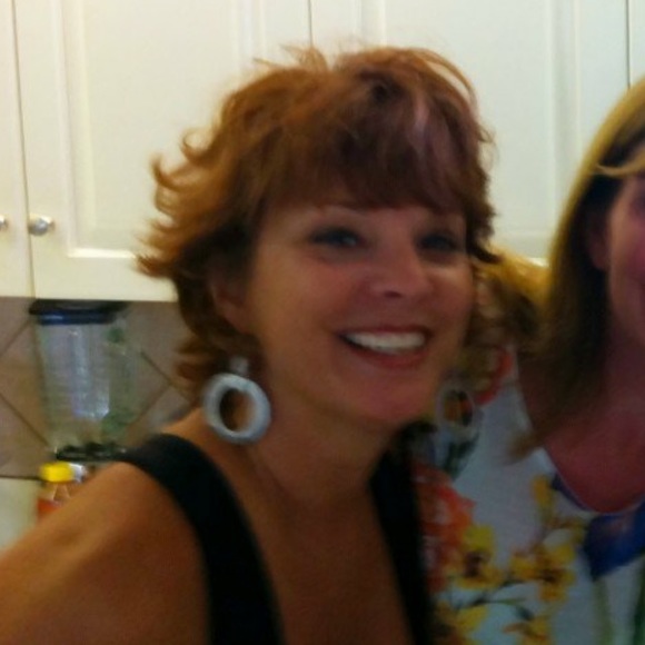 Meet your Posher, Debbie