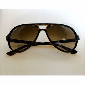Woman's Ray Ban aviator sunglasses - CATS 5000
