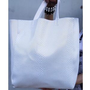 Saks Fifth Avenue Bags - White Leather Gold Scale Tote Purse Handbag Large Saks Fifth Avenue Bags - White Leather Gold Scale Tote Purse Handbag Large