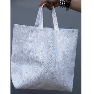 Saks Fifth Avenue Bags - White Leather Gold Scale Tote Purse Handbag Large Saks Fifth Avenue Bags - White Leather Gold Scale Tote Purse Handbag Large