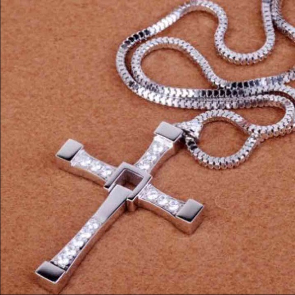 Flash sale! Cross necklace - fast and the furious - Picture 2 of 2