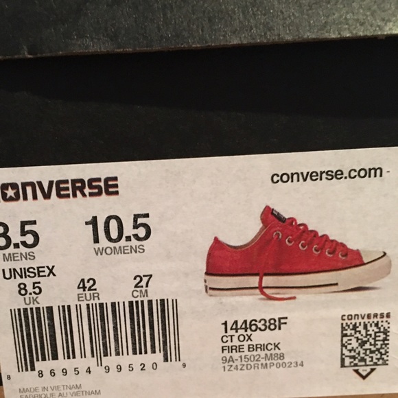 Converse Fire Brick red low tops - Picture 3 of 3