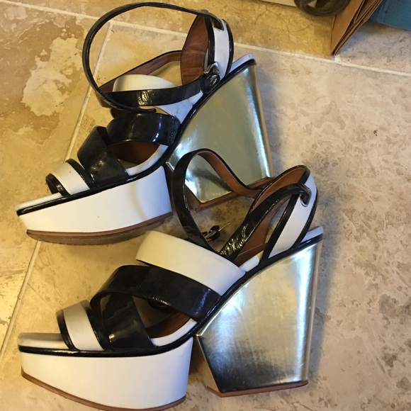 Shoes - Picture 2 of 4