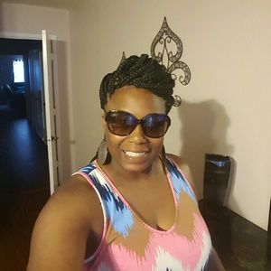 Meet your Posher, Tamela