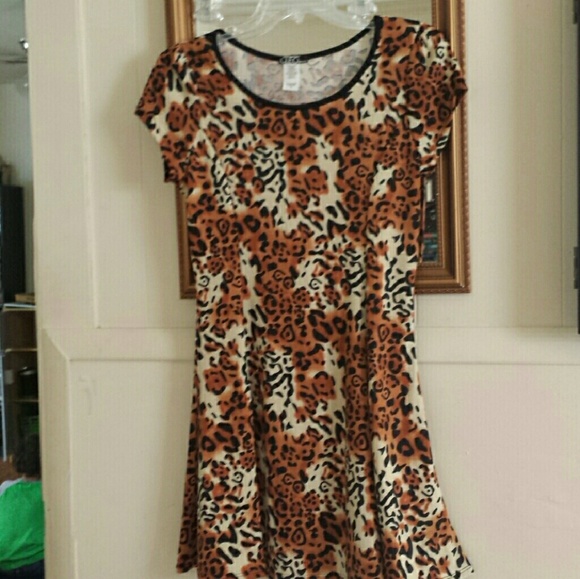 !!Host Pick!!Fit and flare leopard skater dress - Picture 4 of 4