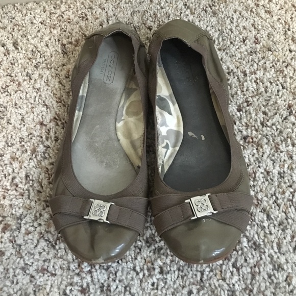 Coach flats