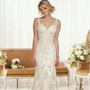 ***NEVER BEEN WORN*** Wedding Dress