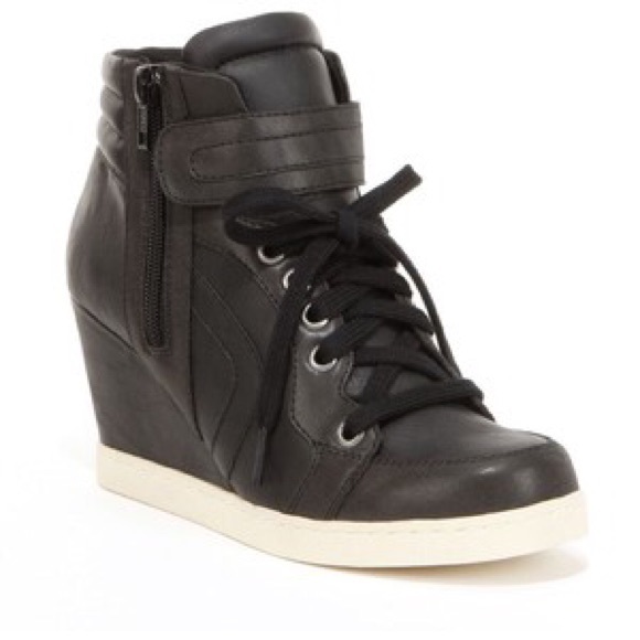 Candie's Black Sneaker Wedges🍭👟