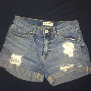 Bullhead Denim Co. "Boyfriend" Shorts size 3