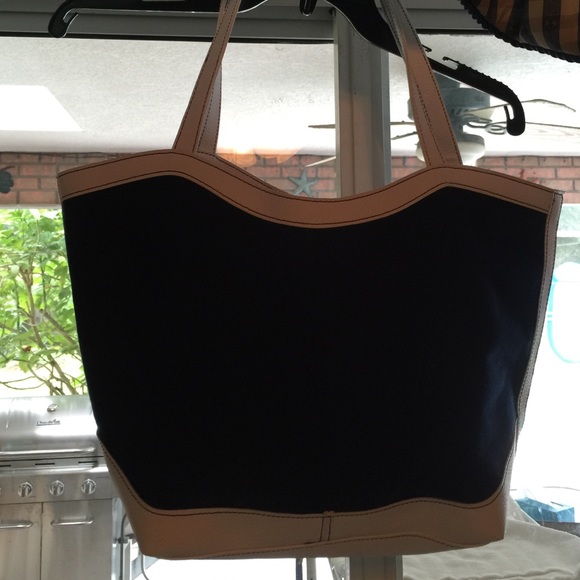 Beautiful Navy & White Tote Bag NWOT - Picture 2 of 3
