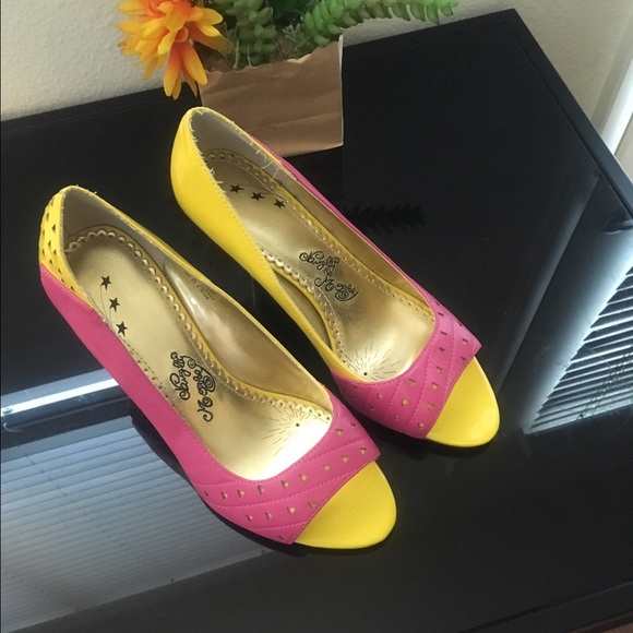 Naughty monkey - Picture 2 of 2