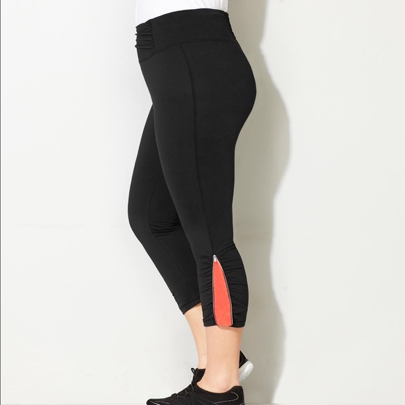 NWT Tangerine Active workout capris