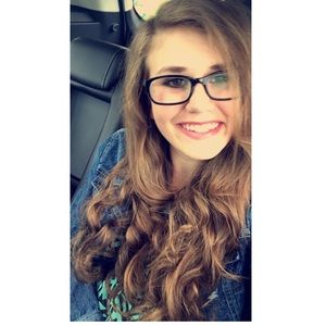 Meet your Posher, Carrie