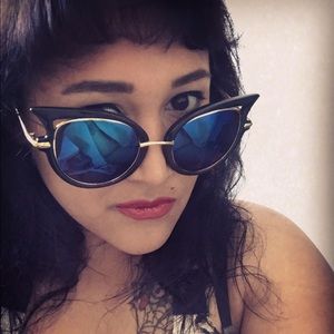 Meet your Posher, Kassandra