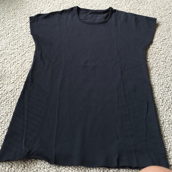 Lululemon laser cut crew neck shirt