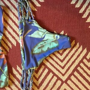 Stone fox swim blue ginger bottom