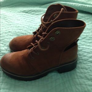 Cutout combat boots 🔴1HOUR SALE PRICE FIRM🔴NWT