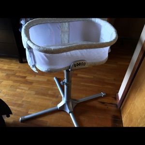 Halo swivel bassinest