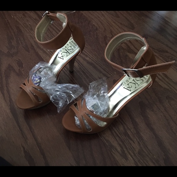 High heels - Picture 3 of 3