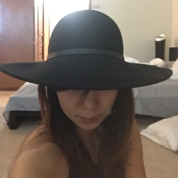 Floppy Hat - Picture 1 of 3
