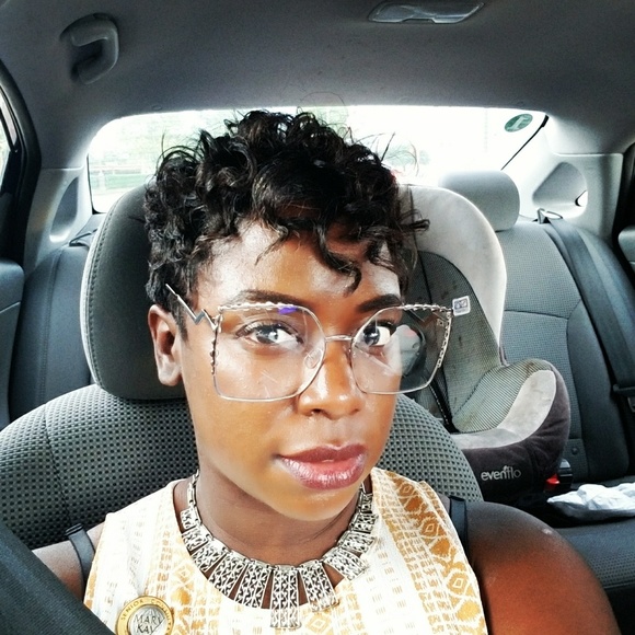 Meet your Posher, Latrice - Picture 8 of 8