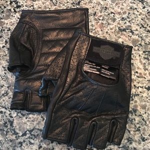 Men's perforated fingerless gloves