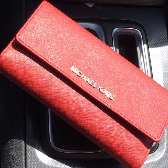 MICHAEL KORS Handbags - Sale Today only🔥🔥MICHAEL Kors Red Leather Wallet