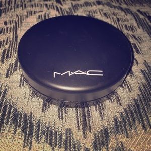 MAC Dark mineralize skin finish