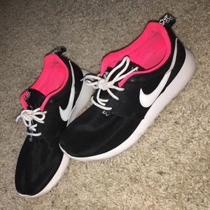 Nike roshes