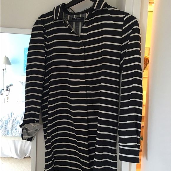 Great dress for work or beach !