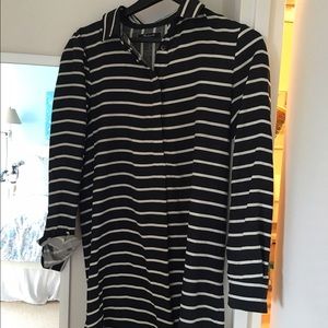 Great dress for work or beach !