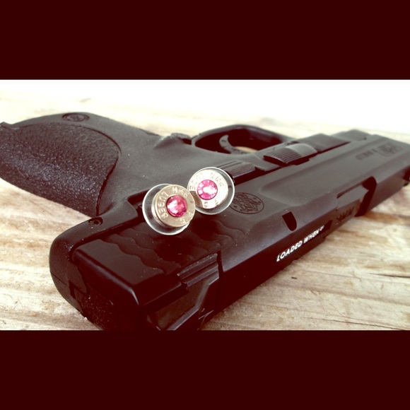 Pink 9mm stud earrings 💗🔫