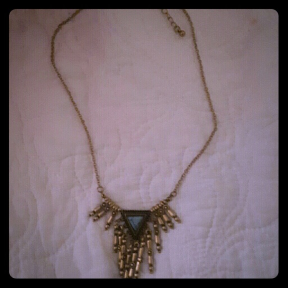 Accent necklace
